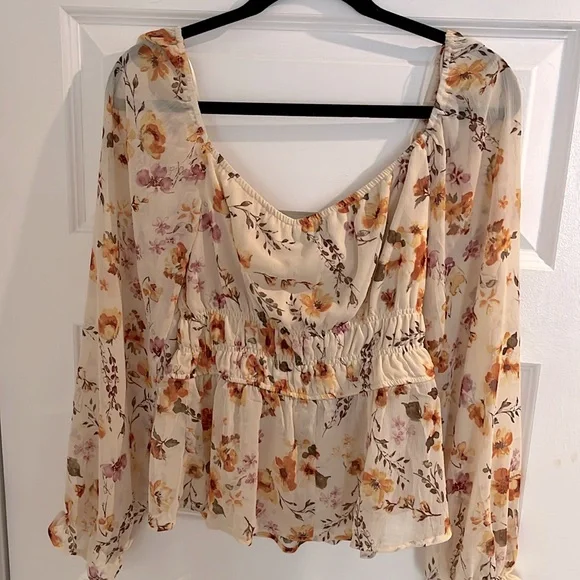 TRIXXI Floral Long Sleeve Blouse with Sweet Heart Neckline NWT - Picture 4 of 6